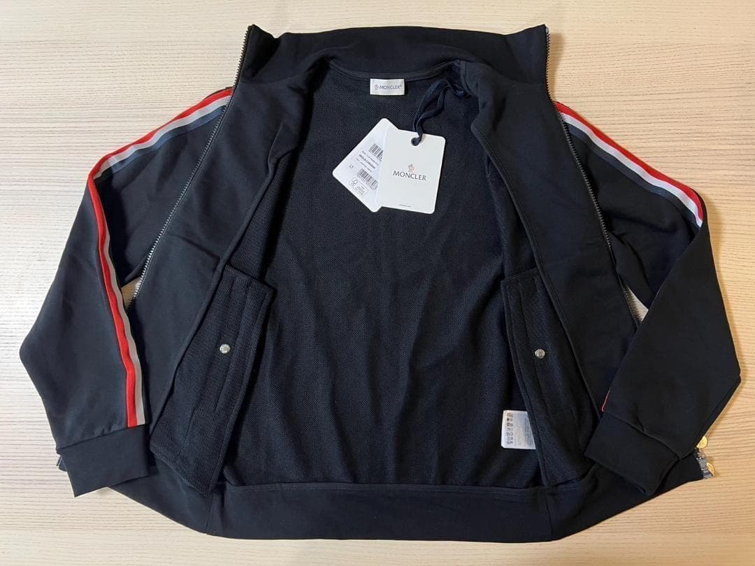 新品未使用☆MONCLER Strippedtricolor ジャージ S 黒色 - メルカリ