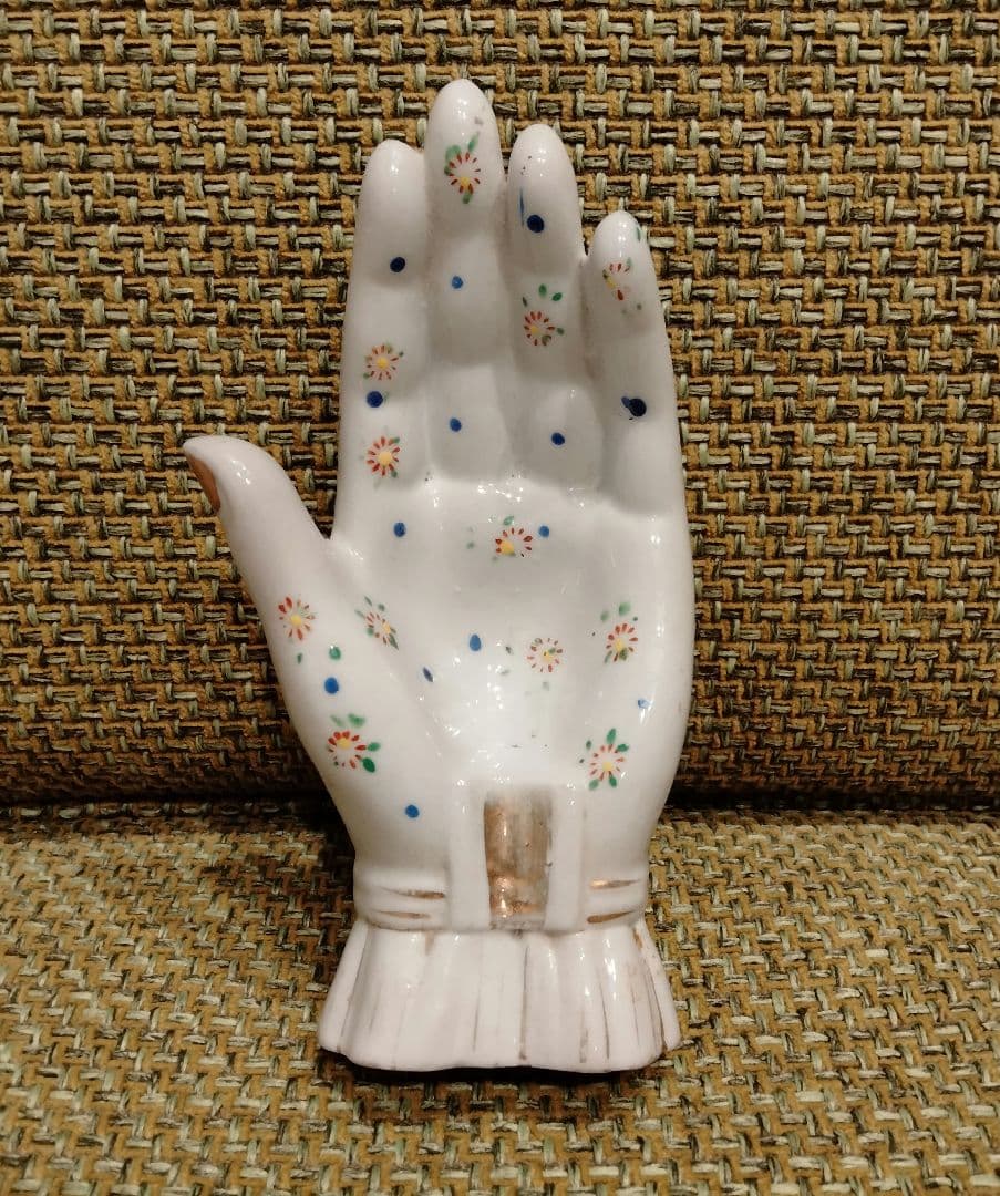 S*様 ハンド　手　花柄　オブジェ　置物　ビンテージ　レア　ドット　タトゥー　レ 花柄のタトゥーが手に持つように見えるのが大好き あなたは何色に
