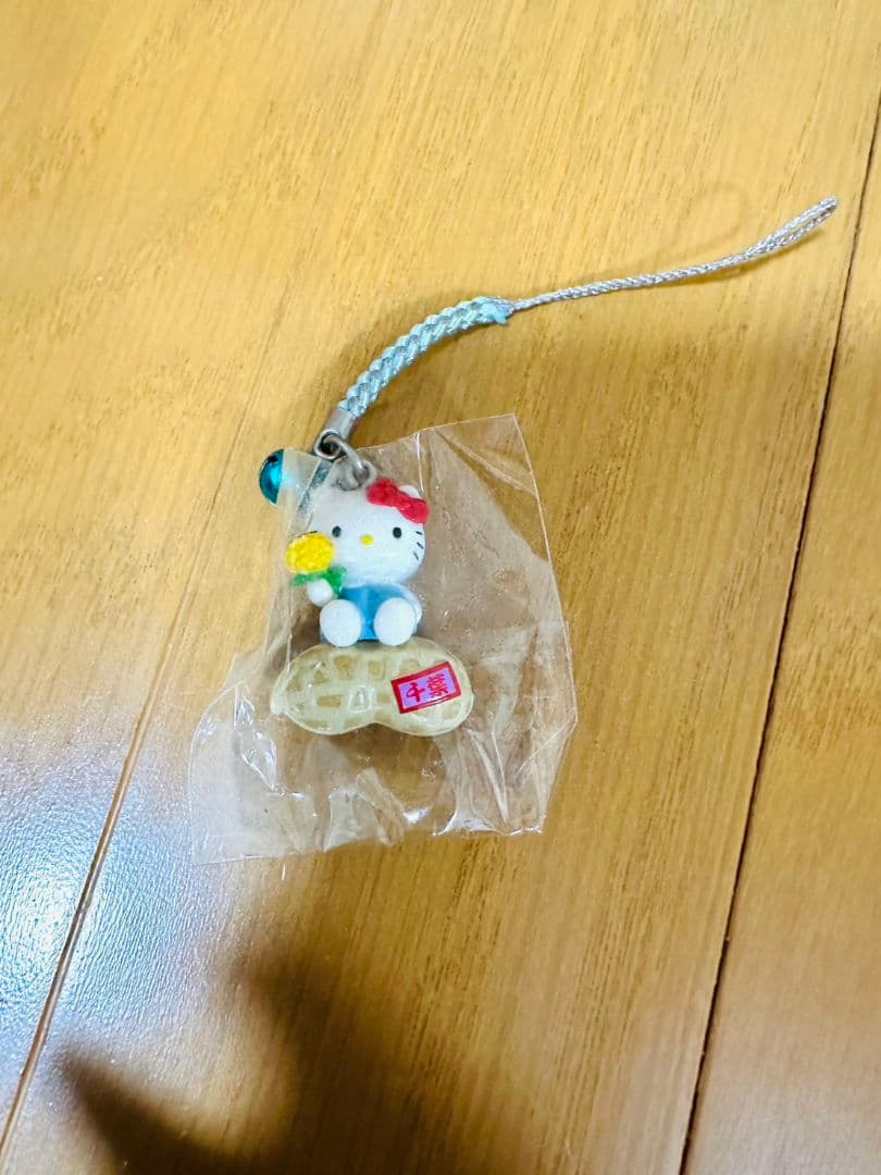 ハローキティ ご当地 根付け 激レア ピーナッツ 落花生 水色 - メルカリ