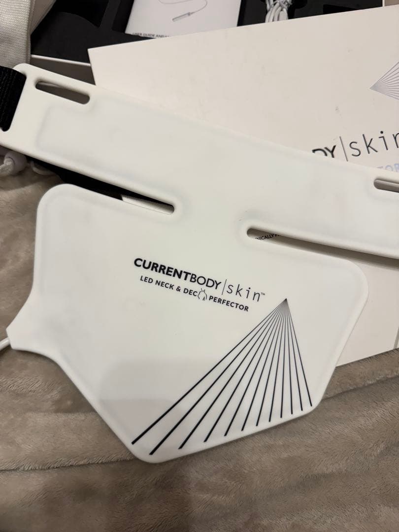 CURRENTBODY skin LEDネック＆デコルテ マスク: シリーズ1 CurrentBody（カレントボディ）Skin LED ネック＆デコルテマスク