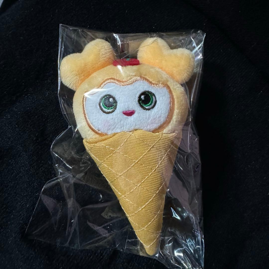 TWICE ジヒョ BABY LOVELYS アイスぬいぐるみバッチ ジブリー - メルカリ
