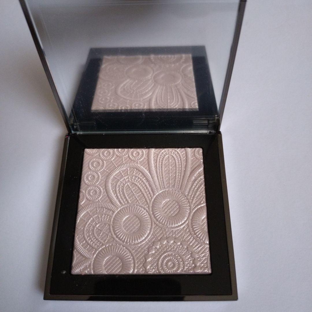 フェイスカラー BURBERRY FRESH GLOW HIGHLIGHTER 03 Burberry No. 03 Pink Pearl Fresh Glow Highlighter Review & Swatches