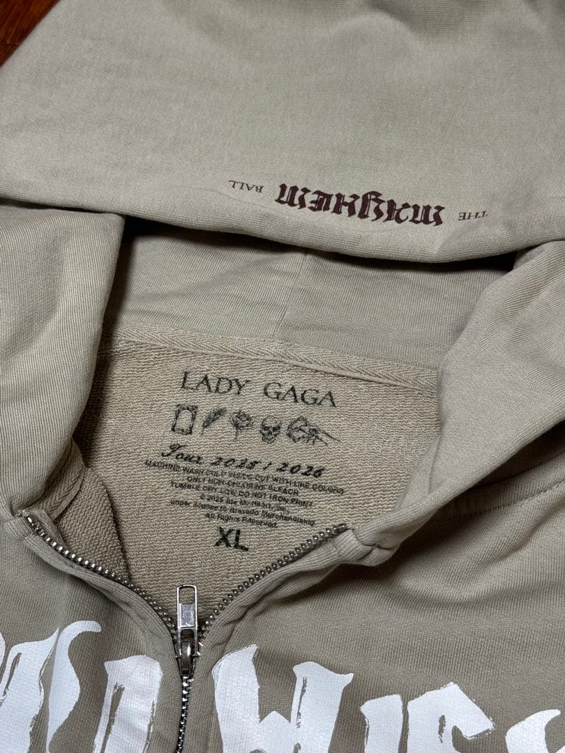 LADY GAGA ツアー2026 ツアーZIPフーディ XL - メルカリ