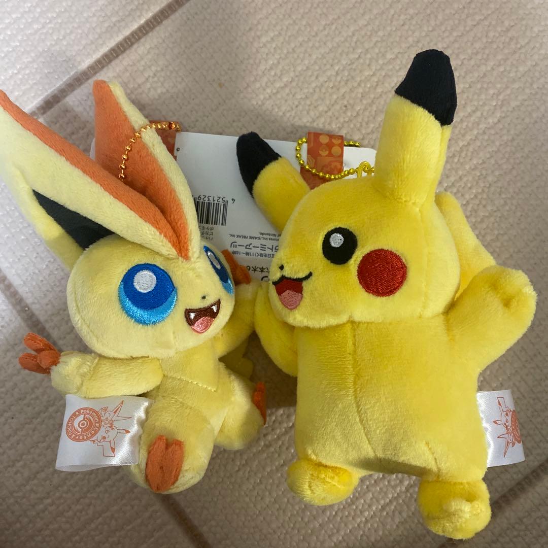 ハイタッチマスコット ピカチュウ＆ビクティニ ポケモンセンター