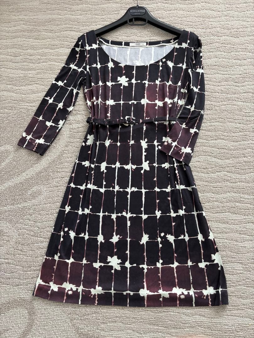 極美品PRADA シルク100%ストレッチワンピース 42 新作*PRADA*シルクブレンド素材襟付きミディドレス ワンピース (PRADA