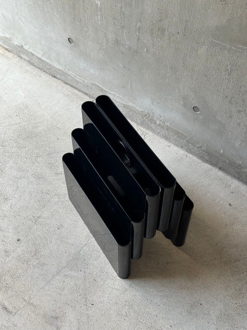 “Kartell”マガジンラック　カルテル　ミッドセンチュリー　スペースエイジ