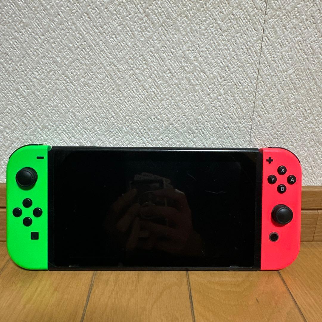 Nintendo Switch グリーン/レッド Nintendo Switch グリーンとレッド Nintendo Switch グリーンとレッド