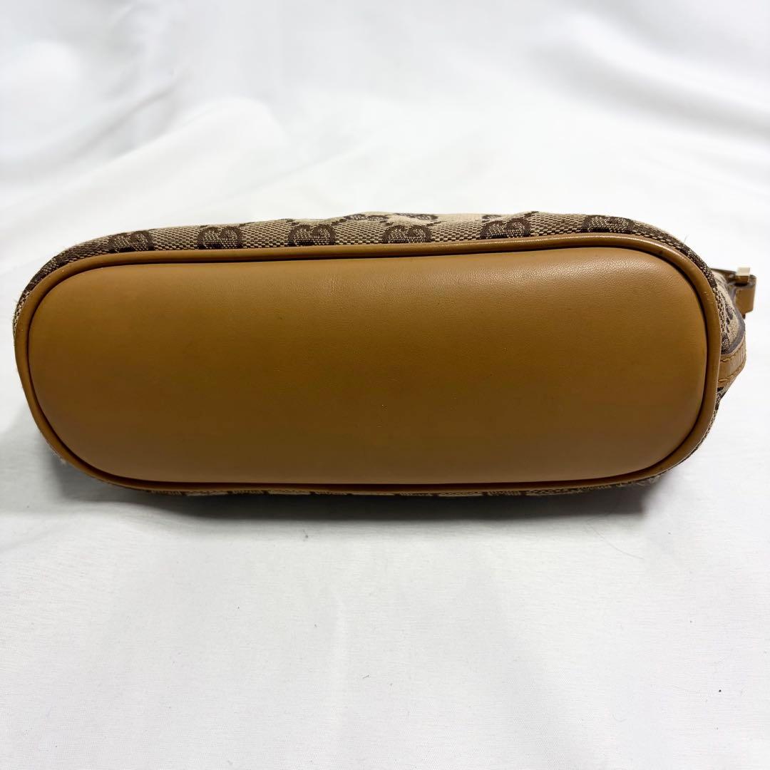 グッチ アクセサリーポーチ GGキャンバス ロゴ プレート 大容量 多機能