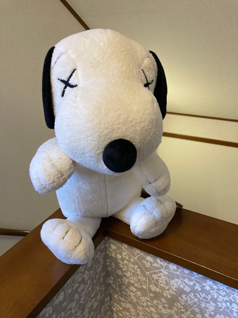 KAWS-PEANUTS ユニクロ　スヌーピー ぬいぐるみ Mサイズ Amazon.co.jp: ユニクロ カウズ スヌーピー コラボ Mサイズ ぬいぐるみ