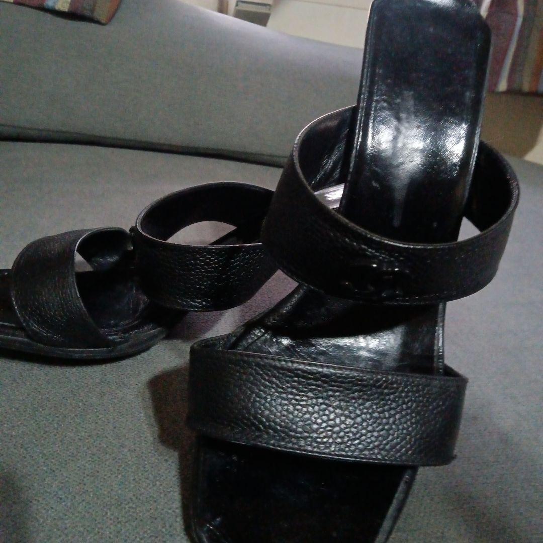 CHANEL希少キャビアスキンなかなか無い 37C足に靴色が付いたりカタカタ