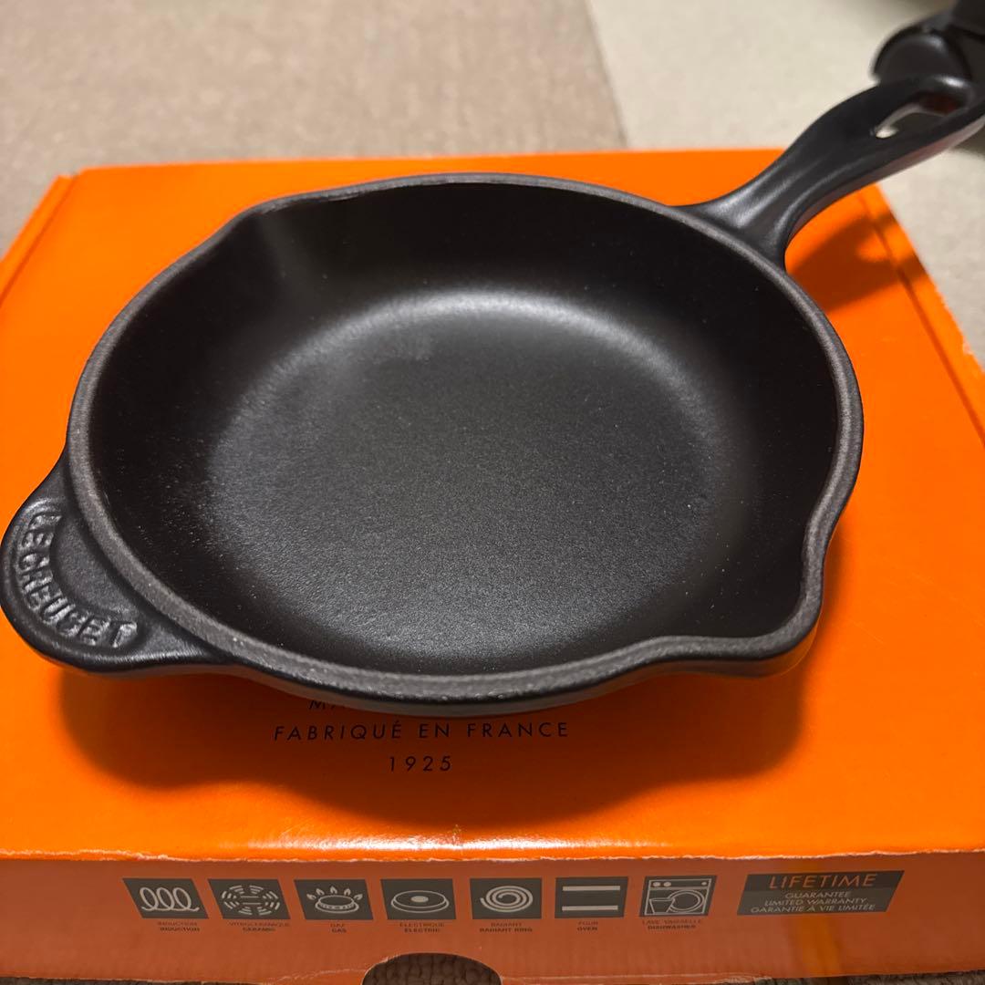 ル・クルーゼ スキレット 16cm マットブラック 黒 フライパン 新品 未使用 ミニ・スキレット 16cm (4個入り) マットブラック | 両手鍋 ｜ル