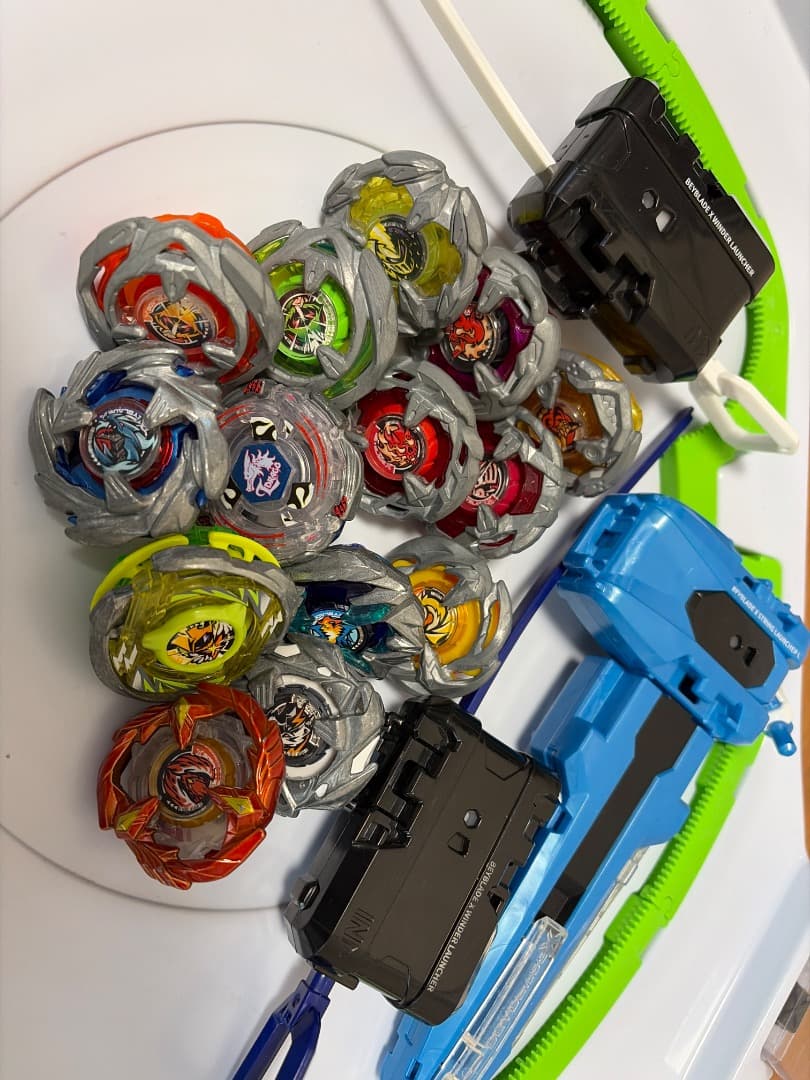 ベイブレードX セット 14個とランチャー3つ、ご希望の方はスタジアムも