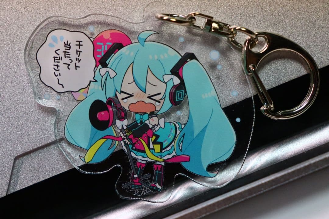 光が灯るまで Omoi キーホルダー付き サイン入り - メルカリ