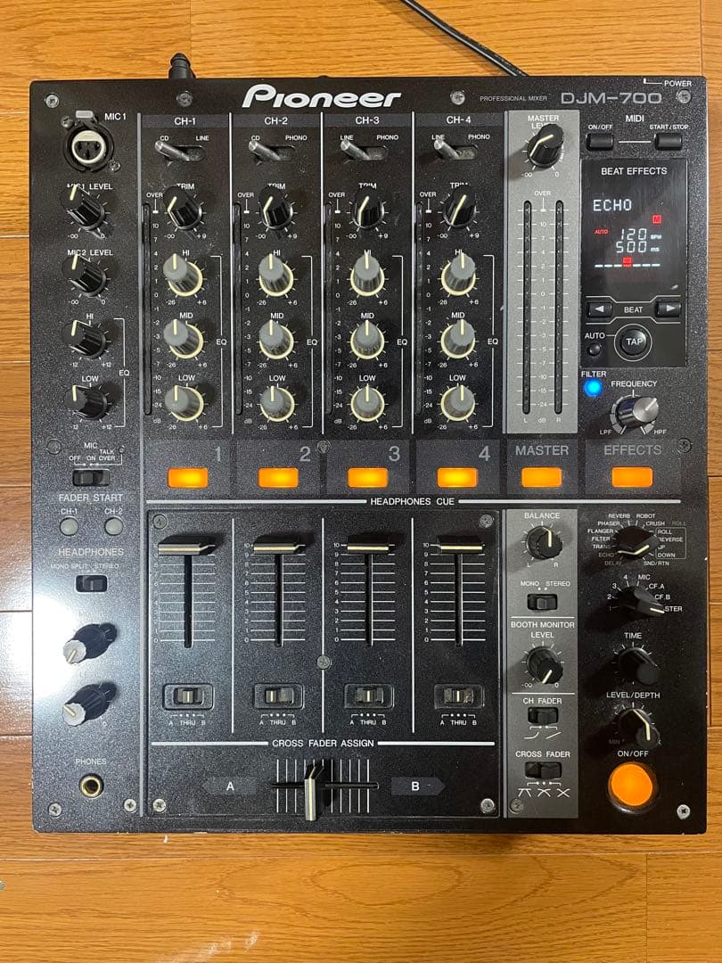 Pioneer DJM-700 DJミキサー Pioneer DJM-700 DJ Mixer with Digital I/O | zZounds