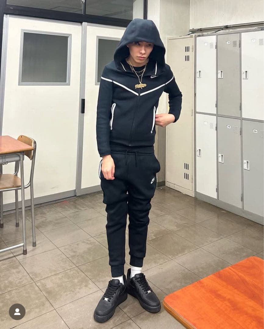 Tee Shyne着用】NIKEテックフリース - メルカリ