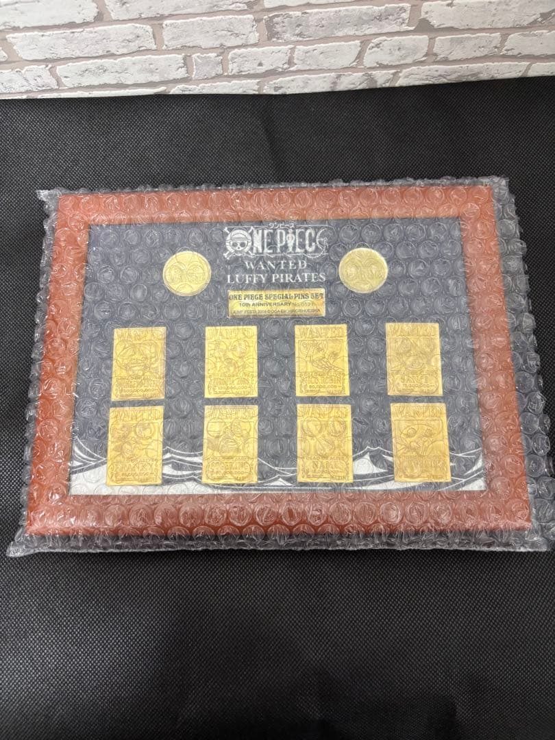 ONE PIECE 10周年1000個限定 シリアルナンバー入りピンズセット 予約受付中】 『ONE PIECE』連載25周年記念 額装ピンズセット ［1巻