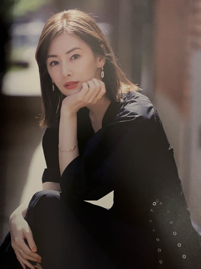 北川景⼦ 写真集『「37」20th anniversary』 初版 楽天カバー版 - メルカリ