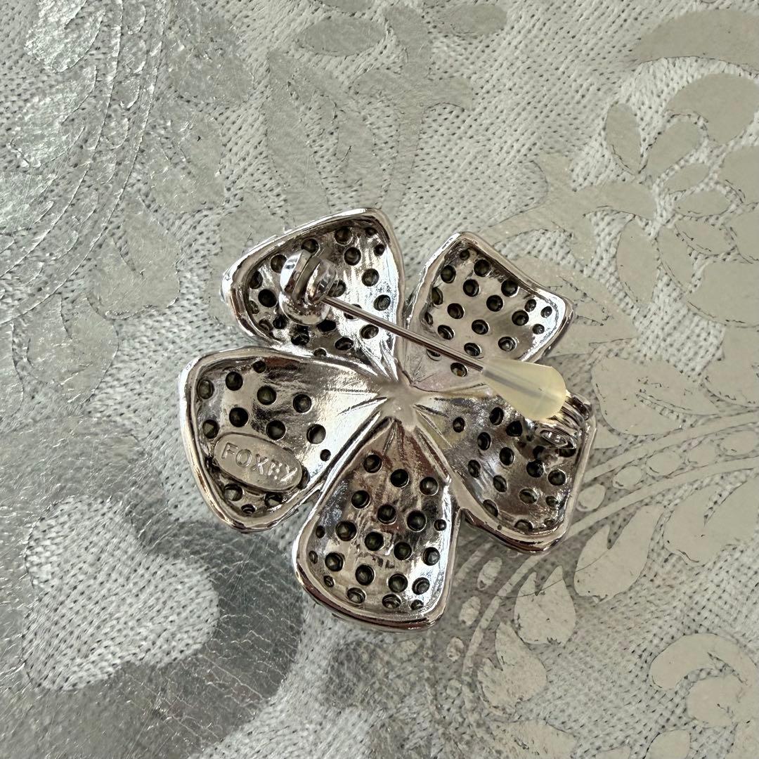 24h限定値引【極美品】FOXEY定番お花ブローチクリア/ワンピース - メルカリ