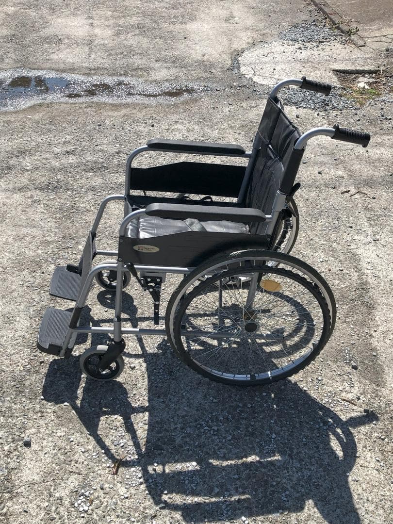 車椅子 人気のケアテック 黒 状態良好 未使用に近い 引取(埼玉)幸手市