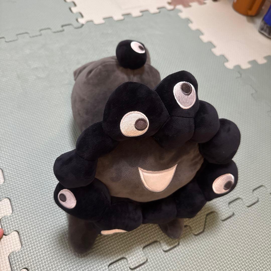 関西万博 黒ミャクミャク 這型ぬいぐるみ ブラック L - メルカリ