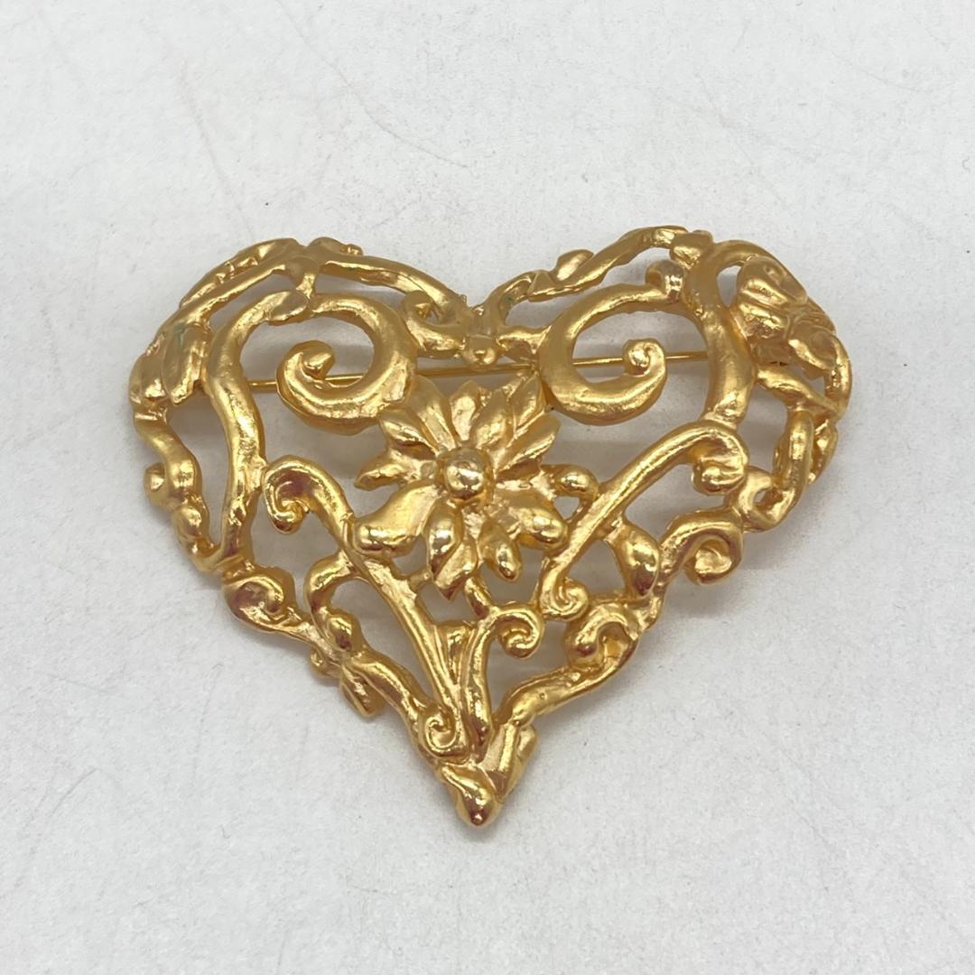 ▼Christian Lacroix ブローチ　ヴィンテージ　ハート　ゴールド ヴィンテージ クリスチャン・ラクロア ゴールドハートブローチ - Etsy 日本