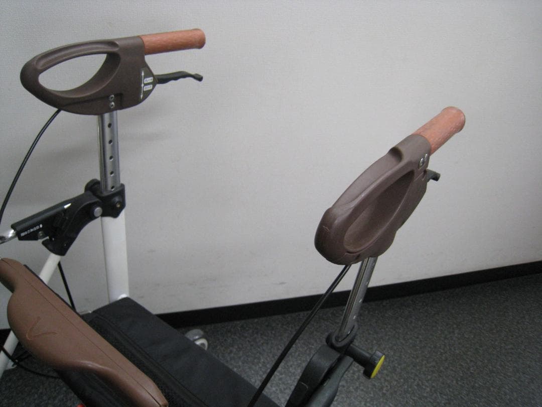 イコットエア 安寿 軽量 歩行器 歩行車 軽量 3.9kg 折りたたみ