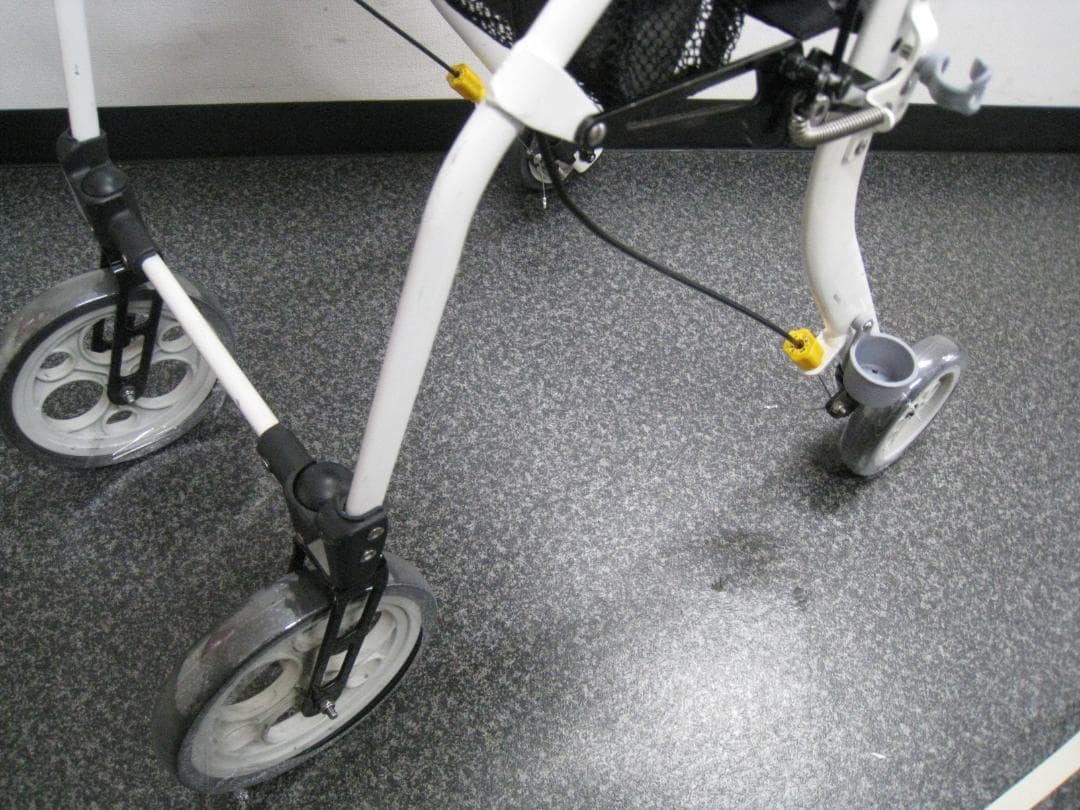 イコットエア 安寿 軽量 歩行器 歩行車 軽量 3.9kg 折りたたみ