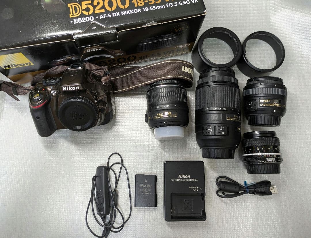 ☆最大値下げ☆NIKON D5200標準レンズセット＋レンズセット＋おまけ Amazon | Nikon デジタル一眼レフカメラ D5200 レンズキット AF-S DX