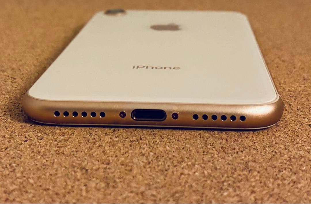 iPhone 8 バッテリー100% SIMフリー 64GB