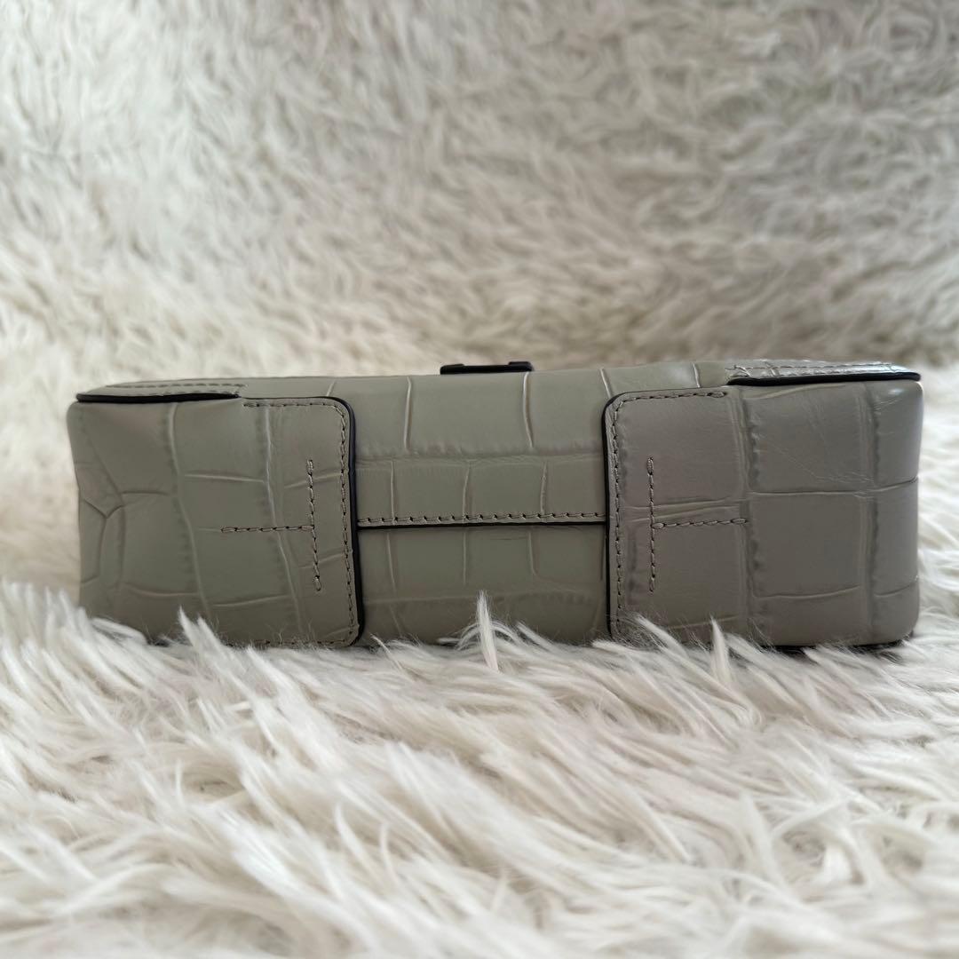 極美品✨フルラ 現行 ショルダーバッグ アテナ クロコ ロゴ レザー