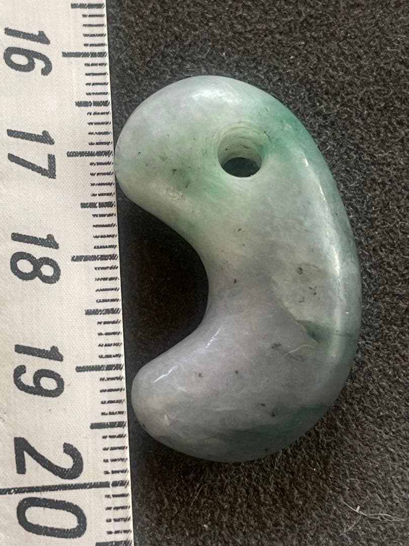 古墳時代 翡翠勾玉 アップルグリーン ラベンダー宝石質翡翠 出土品