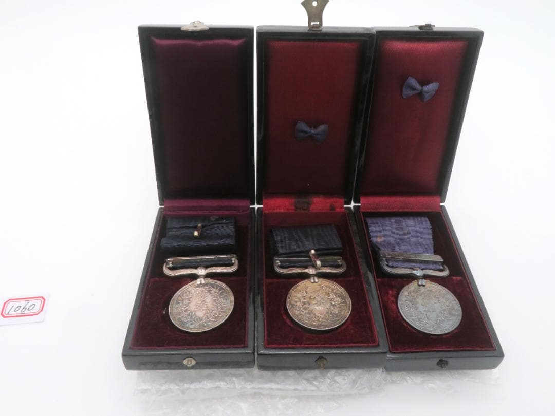 1060、綬 褒章 記章 勲章 メダル まとめ3点 - メルカリ