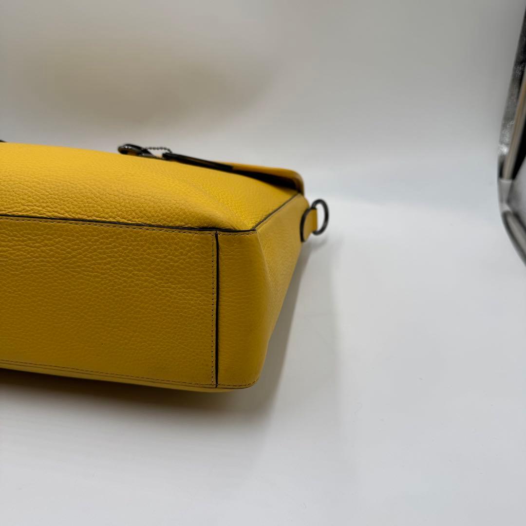 美品✨ コーチ サリバン ブリーフケース 2way ビジネス A4 レザー 黄色