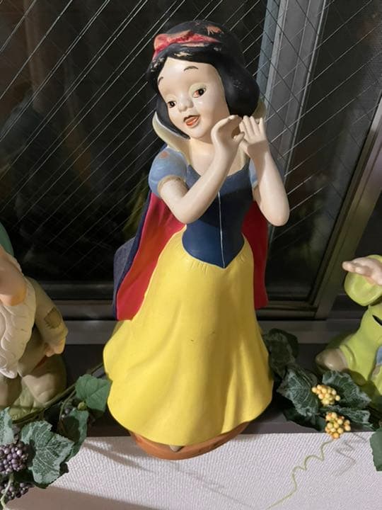 白雪姫と7人の小人 陶器 白雪姫置物 - メルカリ