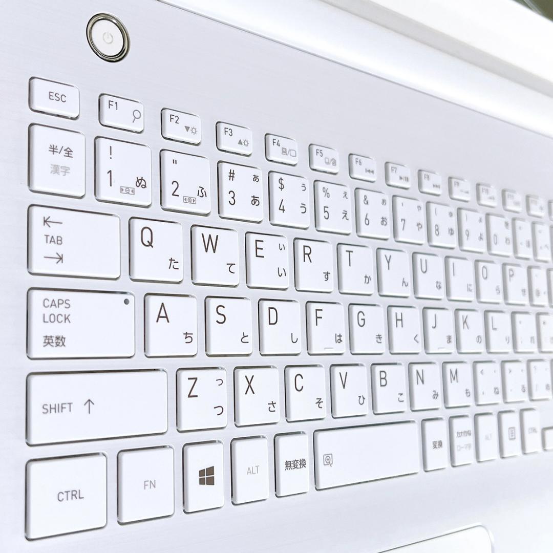 美品✨Windows11✨新品爆速SSD薄型ノートパソコン白✨カメラ・オフィス