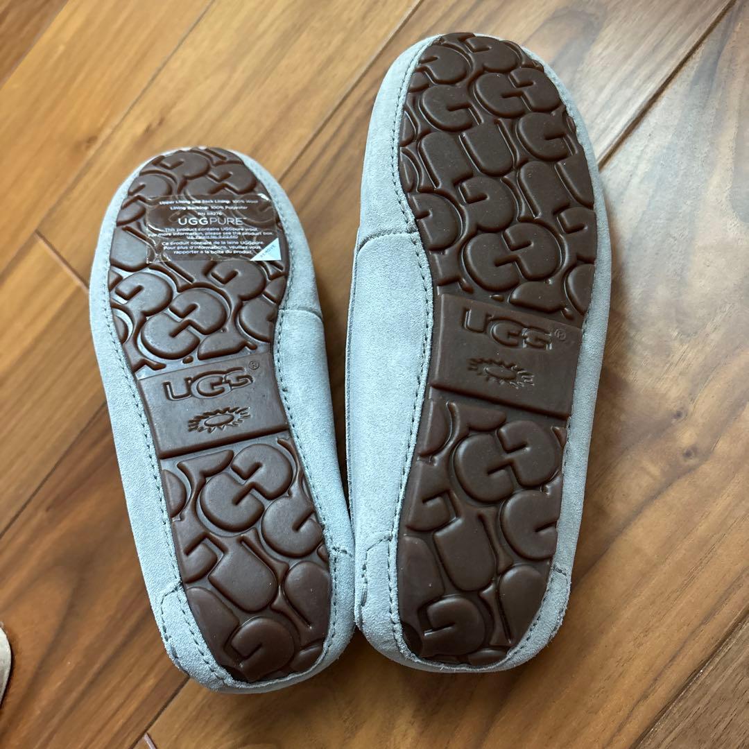 新品・未使用】UGG アグ クリスタルと花のモカシン 23㎝