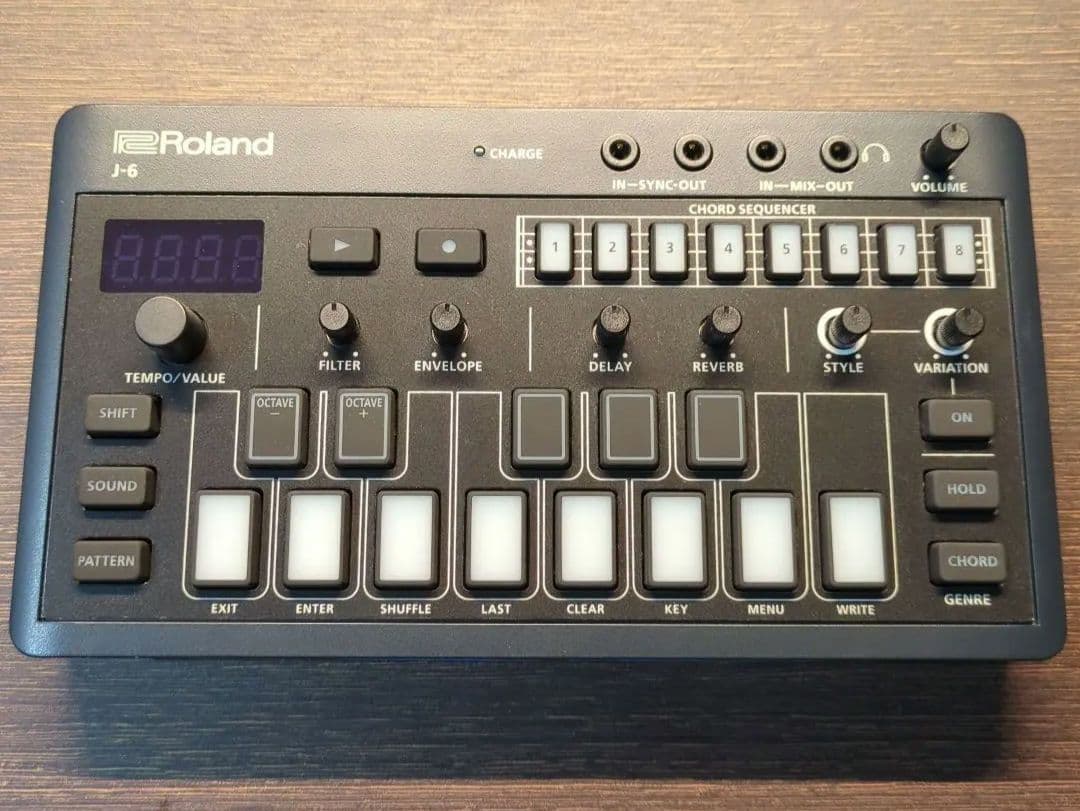 Roland AIRA Compact J-6 コードシンセサイザー Roland AIRA Compact J-6 CHORD SYNTHESIZER ローランド | 島村楽器