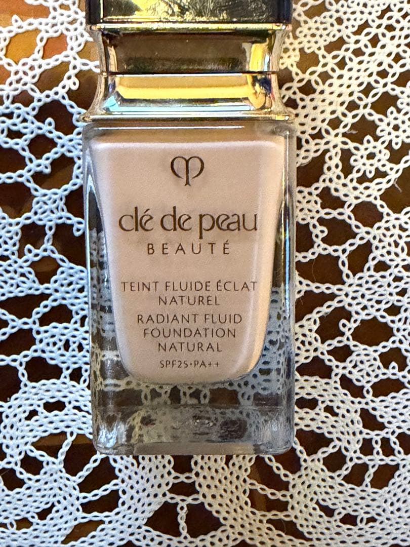 クレドポーボーテ タンフリュイドエクラ OC10 オークル10 クレ・ド・ポー ボーテ / タンフリュイドエクラ ナチュレル オークル10