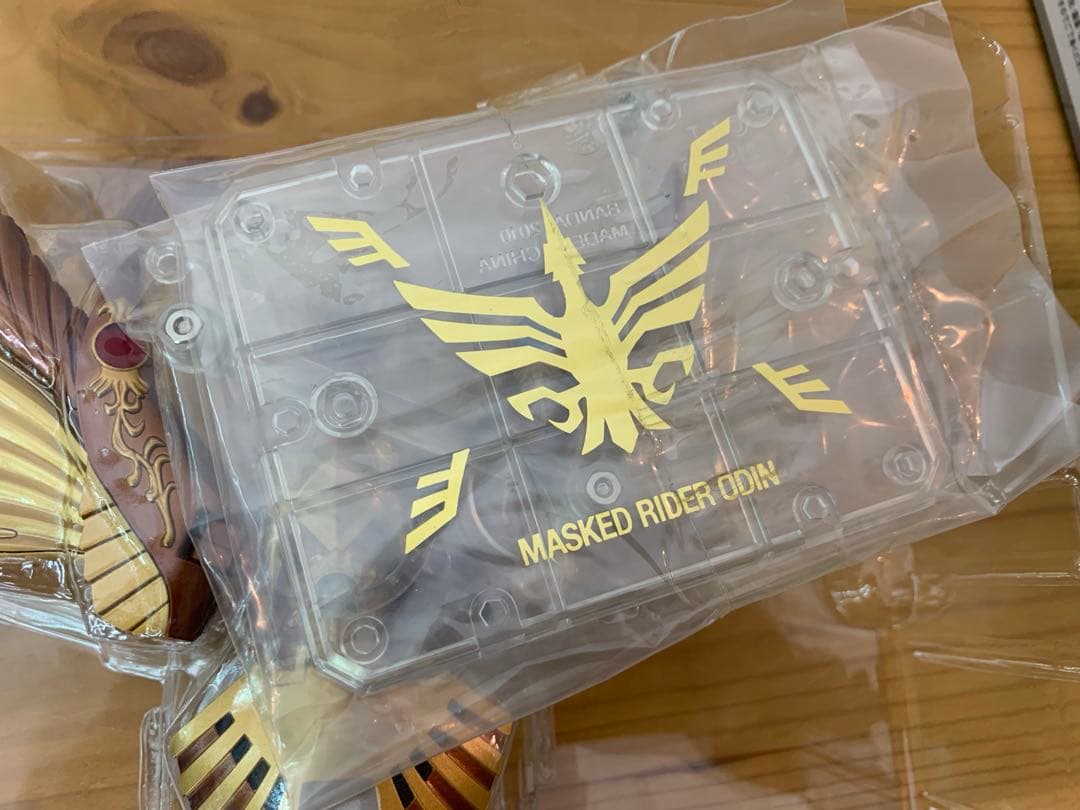 S.H.Figuarts 仮面ライダー　龍騎　ナイト　サバイブ　　オーディン