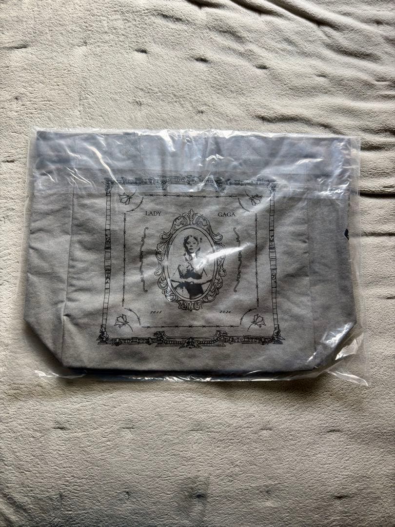 レディ・ガガ OPERA HAUS TOTE（GRAY）トートバッグ - メルカリ