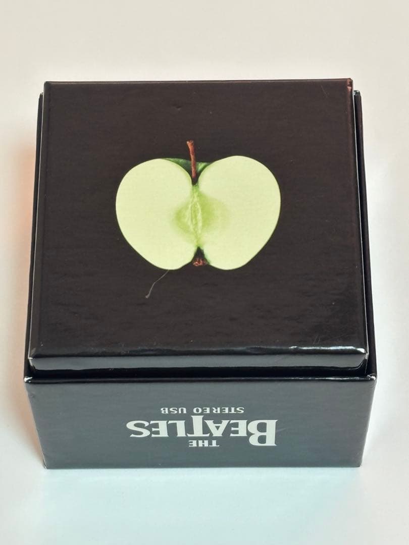 ザ・ビートルズBOX(限定生産品)(USBメモリ) - メルカリ