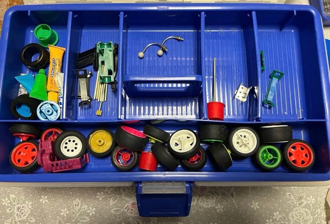 値下げ タミヤ ミニ四駆スーパーレーサーズボックス2個＋モーター11個