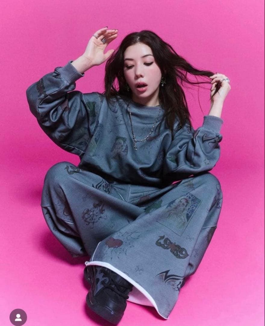 即完売品】仲里依紗 RE.アールイードット 手書きスウェット下 スミクロ