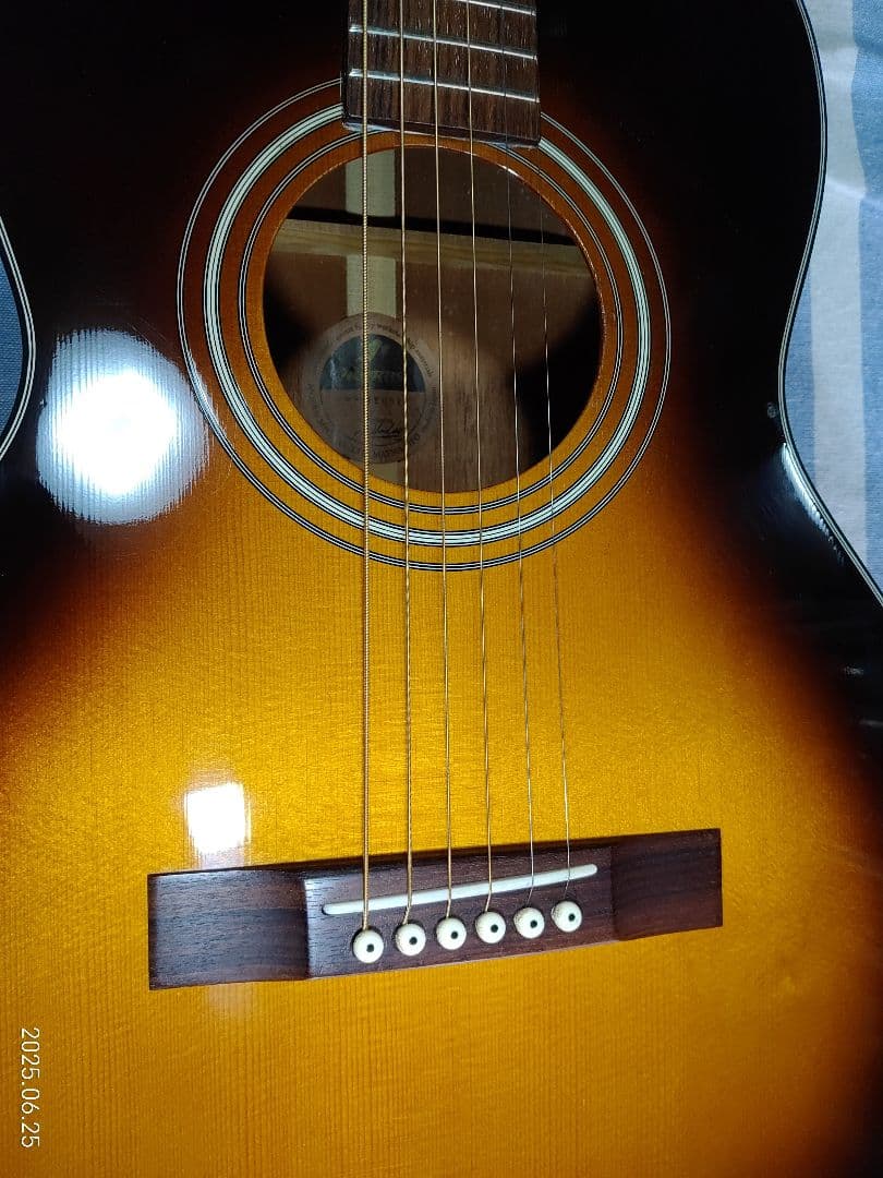 Morrisの12フレットジョイントのNYスタイルギターMY-601tsです