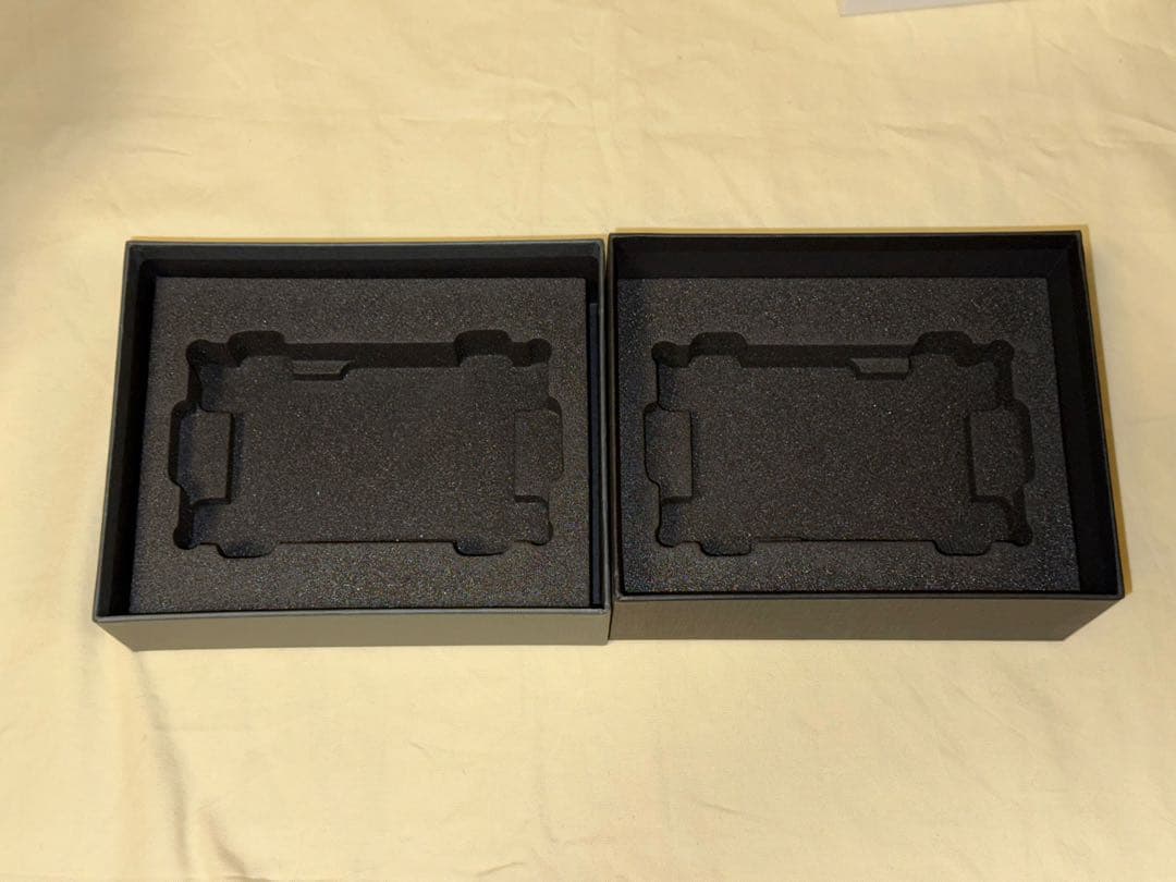 Leica M9 化粧箱（外箱と内箱）と英語版マニュアルのみ