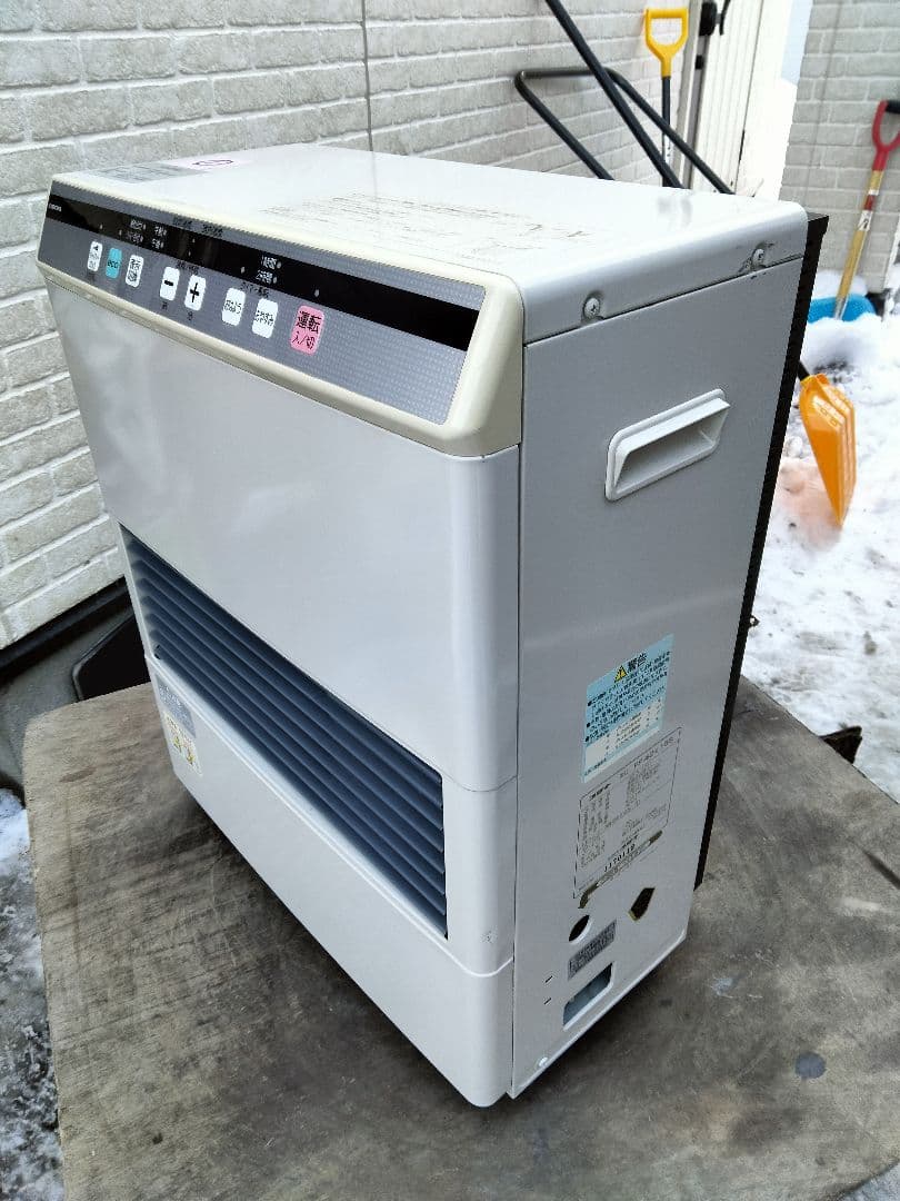 札幌発コロナFF温風石油ストーブ！品番「FF‐4211GS」2011年式中古品①