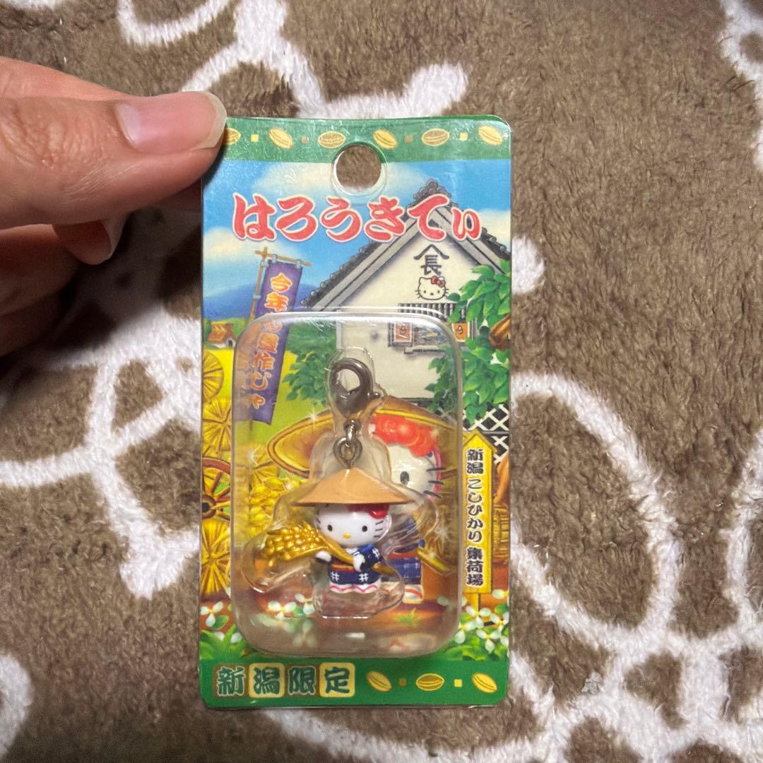 ご当地キティちゃん 新潟限定こしひかり集荷場チャーム - メルカリ