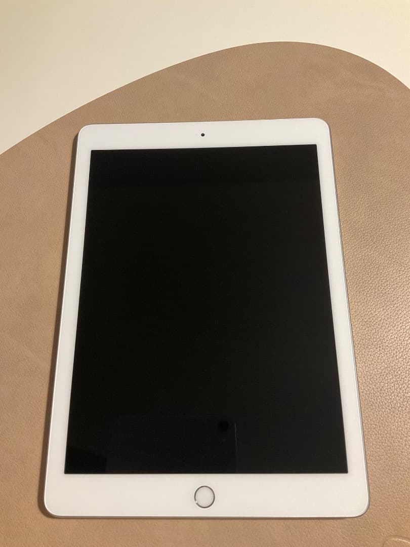 iPad (6th Generation) Wi-Fi 32GB シルバー Apple iPad 6th Gen. 32GB, Wi-Fi + Cellular (Unlocked), 9.7in