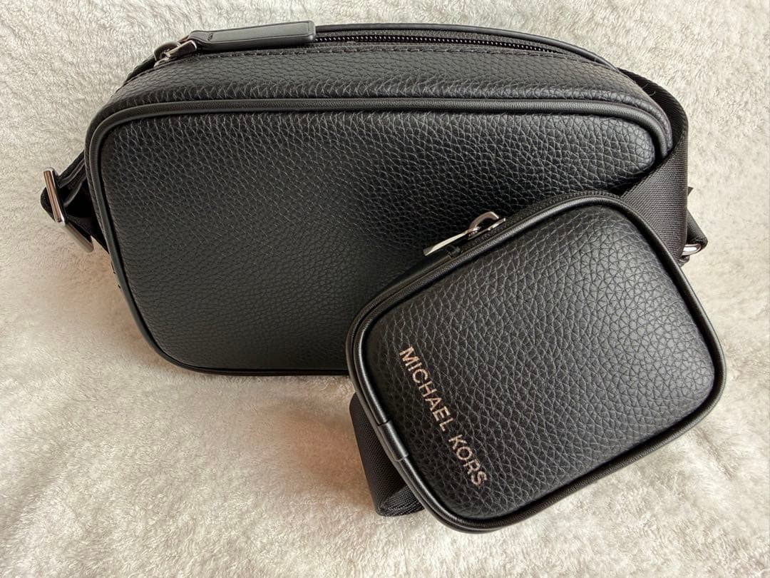 ハワイ正規店購入】MICHAEL KORS ブラックショルダーバッグ