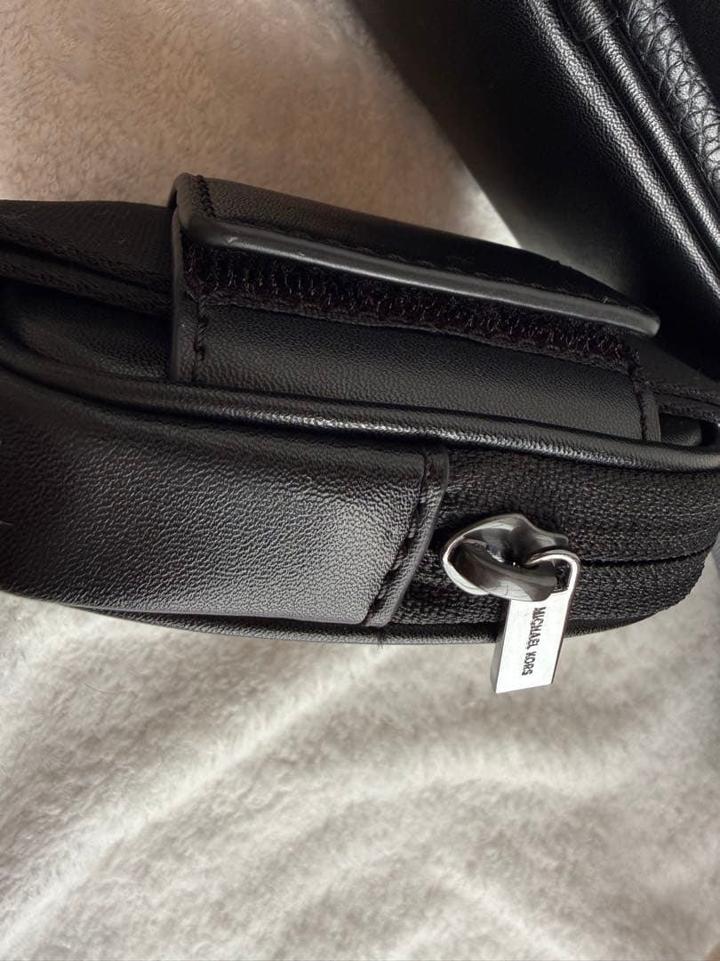 ハワイ正規店購入】MICHAEL KORS ブラックショルダーバッグ